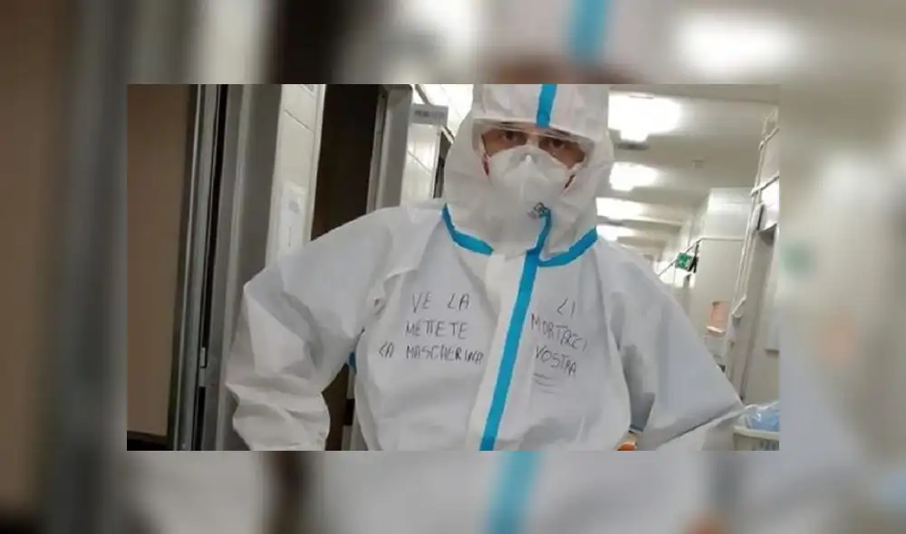 En Facebook mostró el atuendo que regularmente usa para atender a pacientes con coronavirus. Foto: difusión