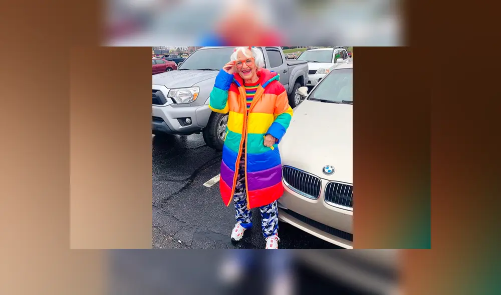 Desliza hacia la izquierda para conocer a la mujer de 92 años, quien ha causado furor en Facebook.