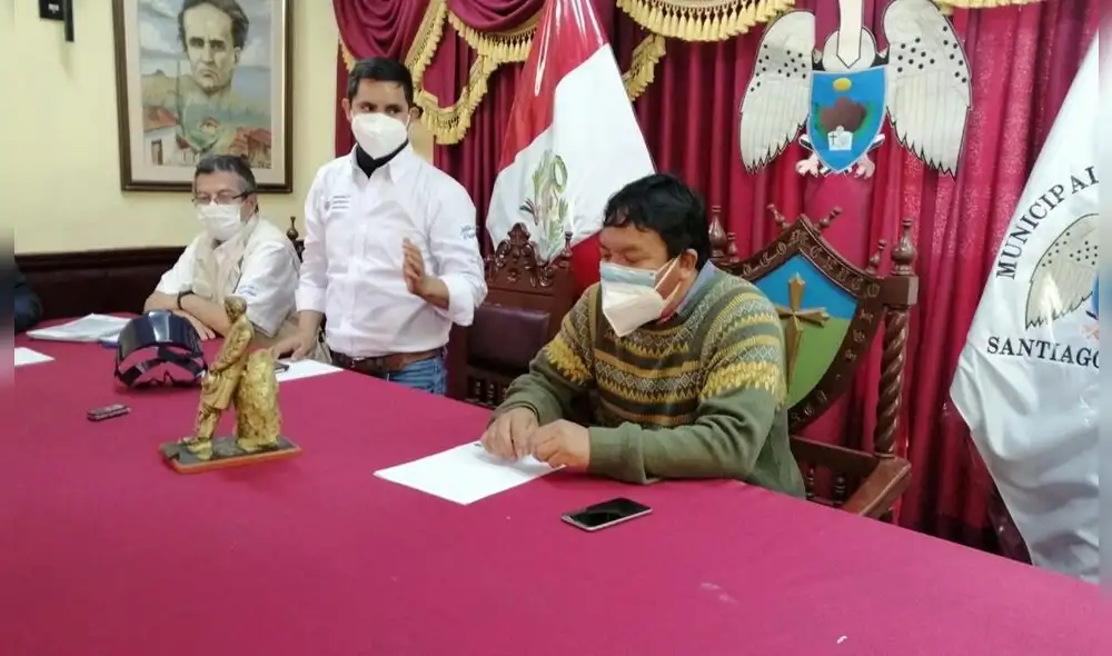 rogger ruiz y alcalde Juan Gabriel rogger ruiz y alcalde Juan Gabriel