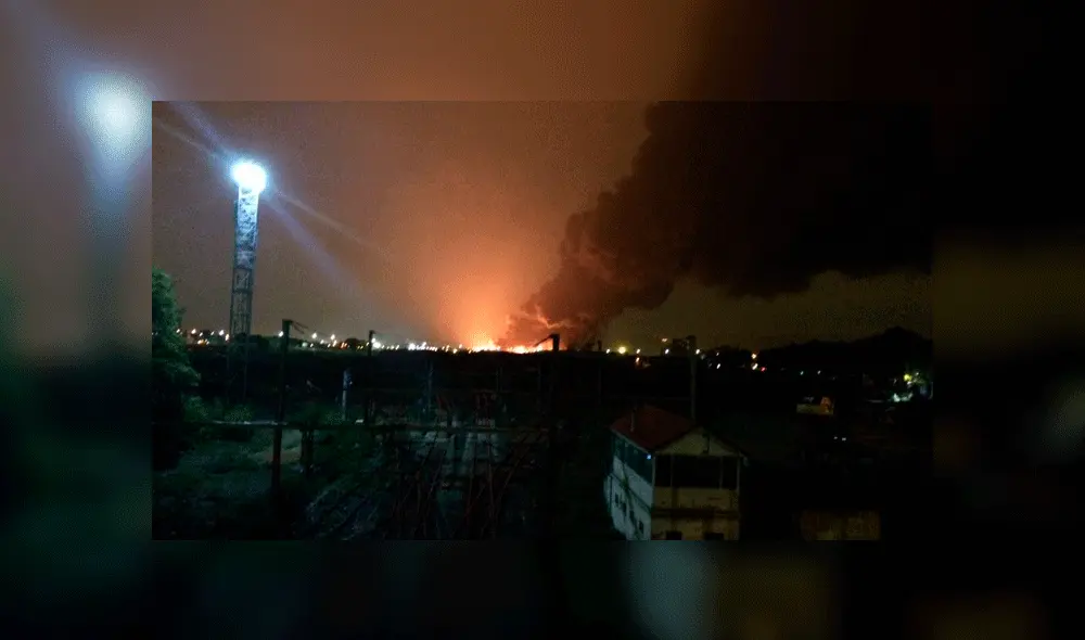 Incendio en río Sena Incendio en río Sena