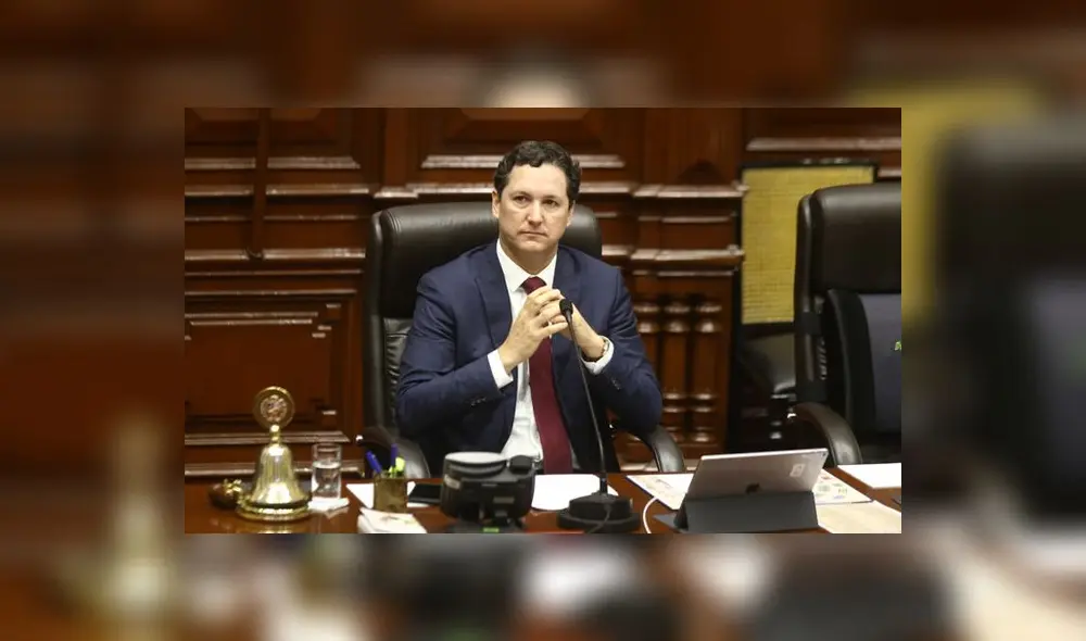 Daniel Salaverry autoriza crear nuevas bancadas en el Congreso Daniel Salaverry autoriza crear nuevas bancadas en el Congreso