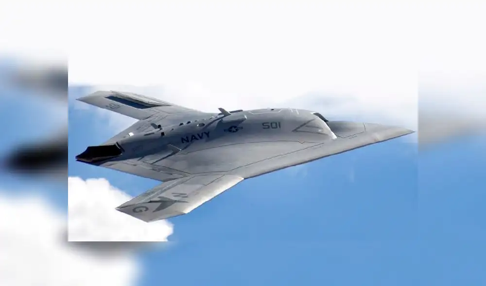 Chilean soldiers wear face masks while on guard outside of Del Carmen Hospital in Santiago, on April 27, 2020, amid the new COVID-19 coronavirus pandemic. (Photo by MARTIN BERNETTI / AFP) Chilean soldiers wear face masks while on guard outside of Del Carmen Hospital in Santiago, on April 27, 2020, amid the new COVID-19 coronavirus pandemic. (Photo by MARTIN BERNETTI / AFP)