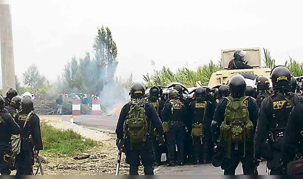 Otro día de violencia. Carretera de conexión con Cocachacra sigue siendo escenario de enfrentamientos entre huelguistas y manifestantes.