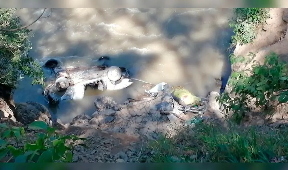 Puno: Niña salva de milagro en volcadura donde murió su madre y desapareció su hermana. Créditos: El Observador. Puno: Niña salva de milagro en volcadura donde murió su madre y desapareció su hermana. Créditos: El Observador.