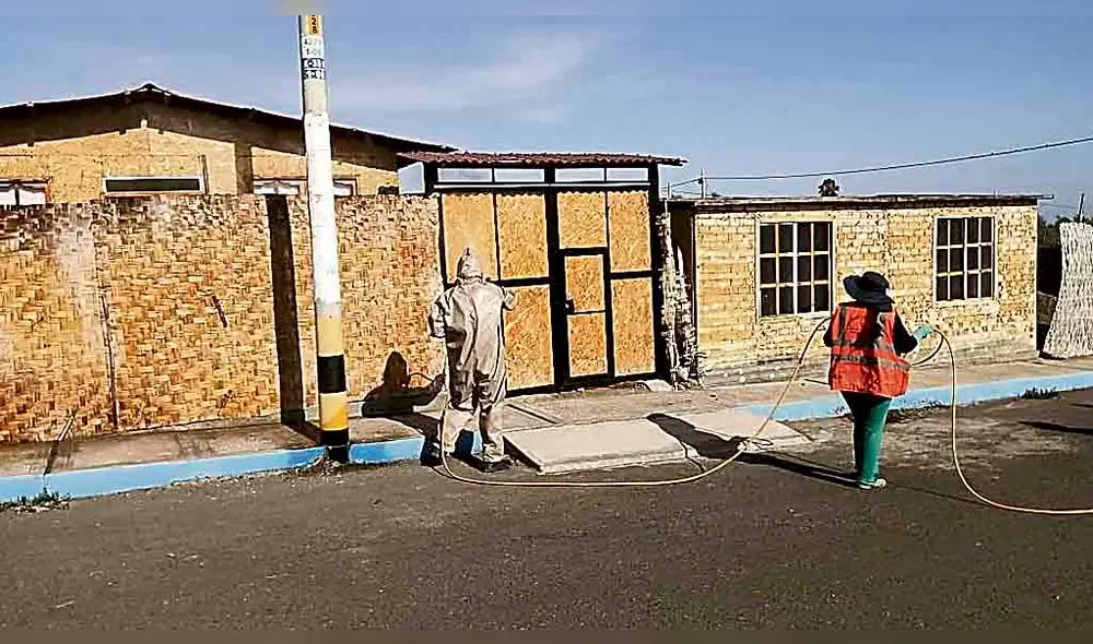 Trabajo. Fumigan Pampa Alta y Pampa Baja de distrito. Trabajo. Fumigan Pampa Alta y Pampa Baja de distrito.