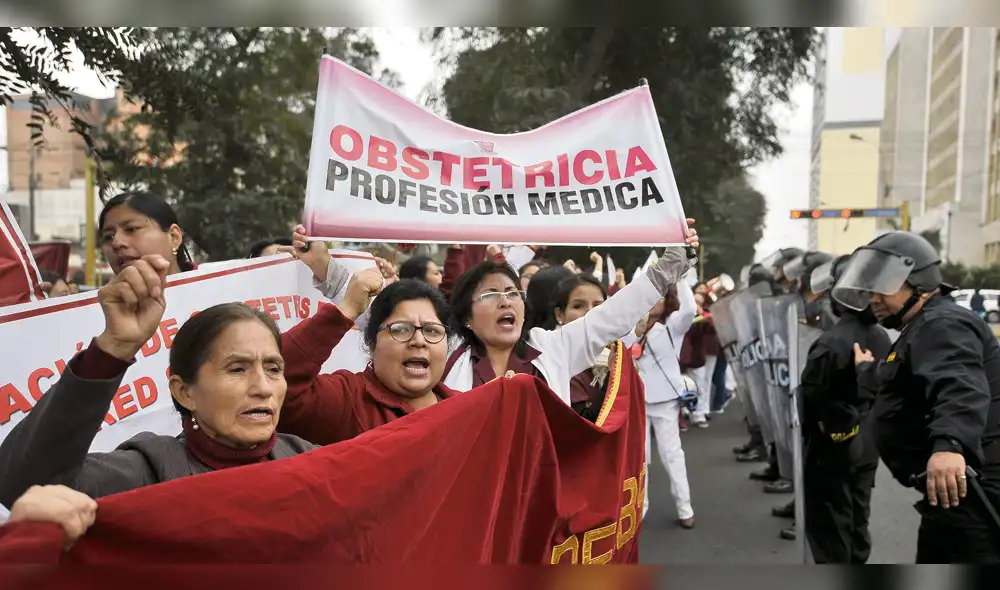 Colegio de Obstetras rechaza proyecto que busca quitarles competencias