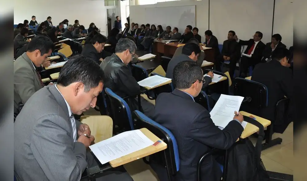 Directores de colegios también serán evaluados para seguir en sus cargos