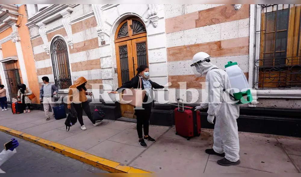 Todos los viajeros pasaron por la prueba para detectar si tenían COVID-19. Todos los viajeros pasaron por la prueba para detectar si tenían COVID-19.