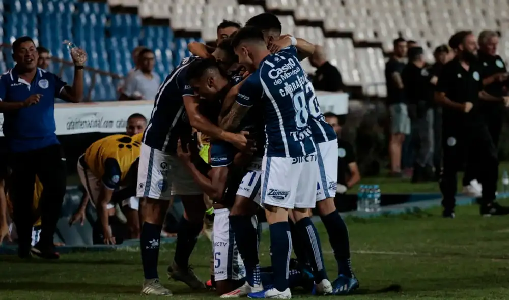 Wilder Cartagena celebró con mucho entusiasmo su primer gol con Godoy Cruz. | Foto: @ClubGodoyCruz