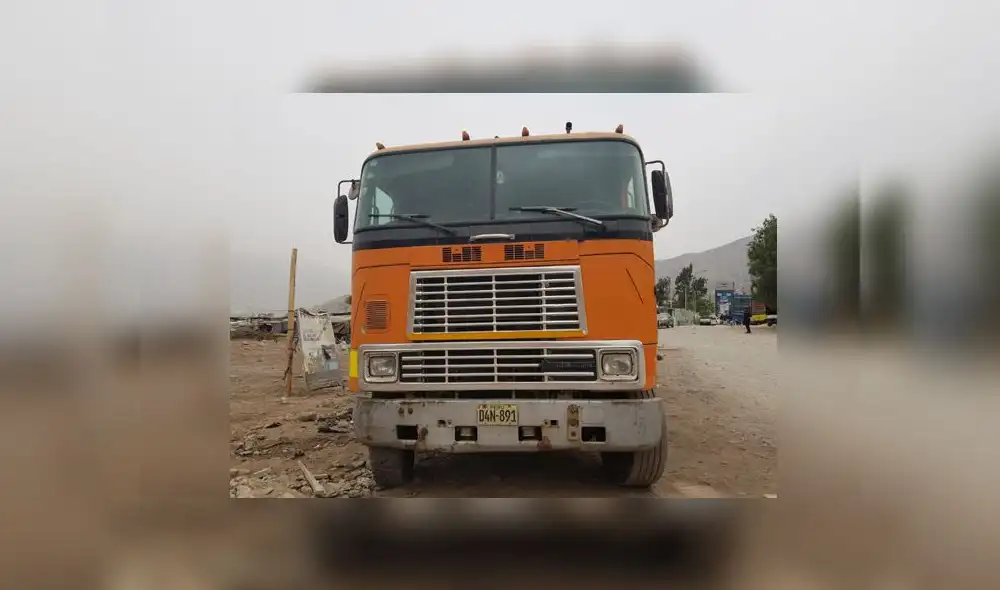 El conductor del tráiler y la madre de la niña fueron conducidos a la comisaría de Huaycán para que rindan su manifestación. (Foto: Jéssica Merino / La República) El conductor del tráiler y la madre de la niña fueron conducidos a la comisaría de Huaycán para que rindan su manifestación. (Foto: Jéssica Merino / La República)