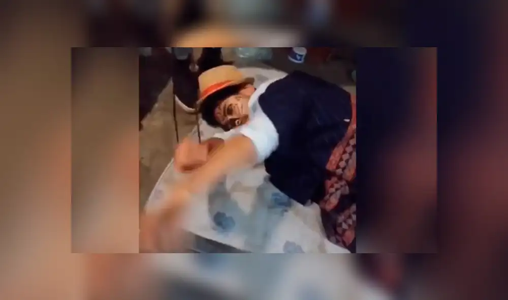 Facebook viral: joven ebrio se queda dormido y sus amigos le juegan una cruel broma en plena fiesta [VIDEO] 