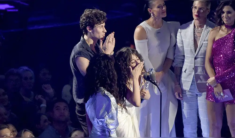 Camila Cabello y Shawn Mendes derrocharon sensualidad en los VMAs. Camila Cabello y Shawn Mendes derrocharon sensualidad en los VMAs.