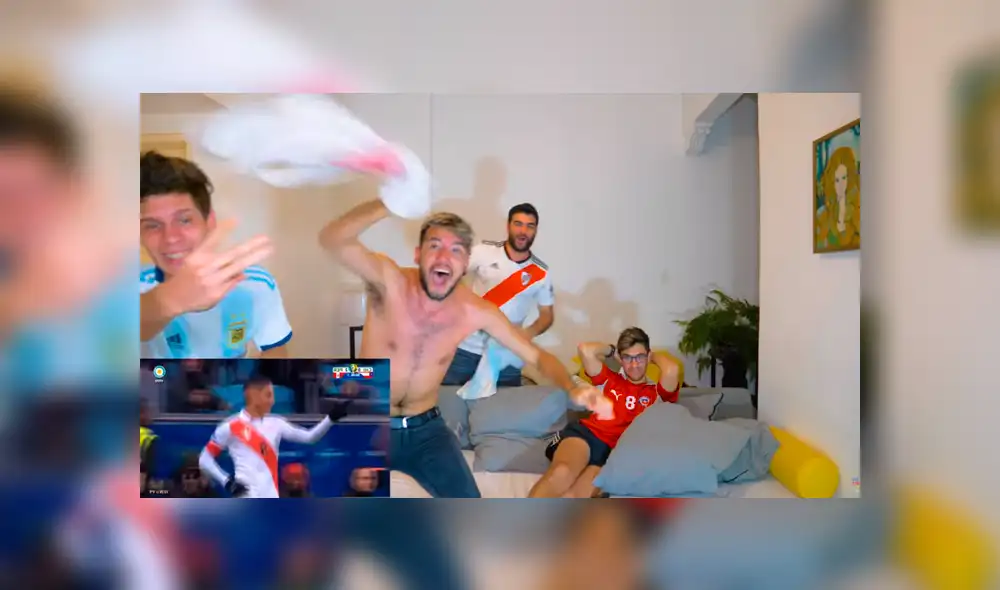 El grupo de jóvenes argentinos, conocidos como 'Los Displicentes' tuvieron una emotiva reacción al partido entre Perú y Chile.