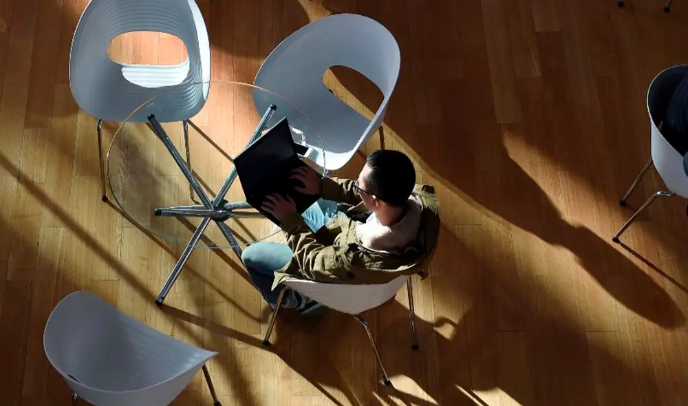El trabajo remoto es un modelo que llegó para quedarse y que rompe uno de los paradigmas de contratación en el país. Foto: AFP