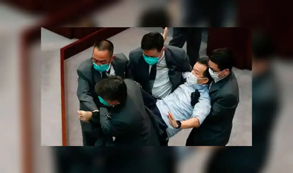 Trifulca en el Congreso de Hong Kong. Foto: Tyrone Siu