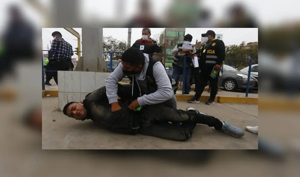 Efectivos de la Dirincri lograron la captura de los criminales que iban a atacar un grifo en la zona de Santa Ana. Créditos: Flavio Matos / La República.