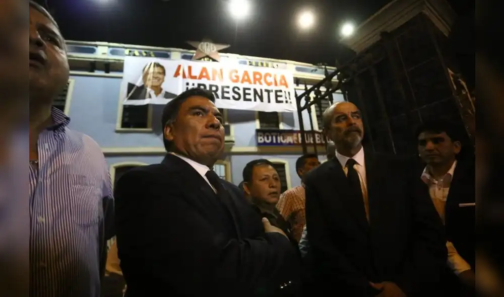 Alan Garcia llegó a la Casa del Pueblo para ser velado [FOTOS]