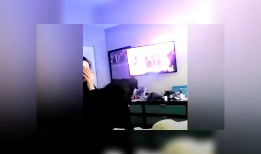 Desliza las imágenes para apreciar en furioso comportamiento de un perro en contra de su ‘amigo’. Desliza las imágenes para apreciar en furioso comportamiento de un perro en contra de su ‘amigo’.