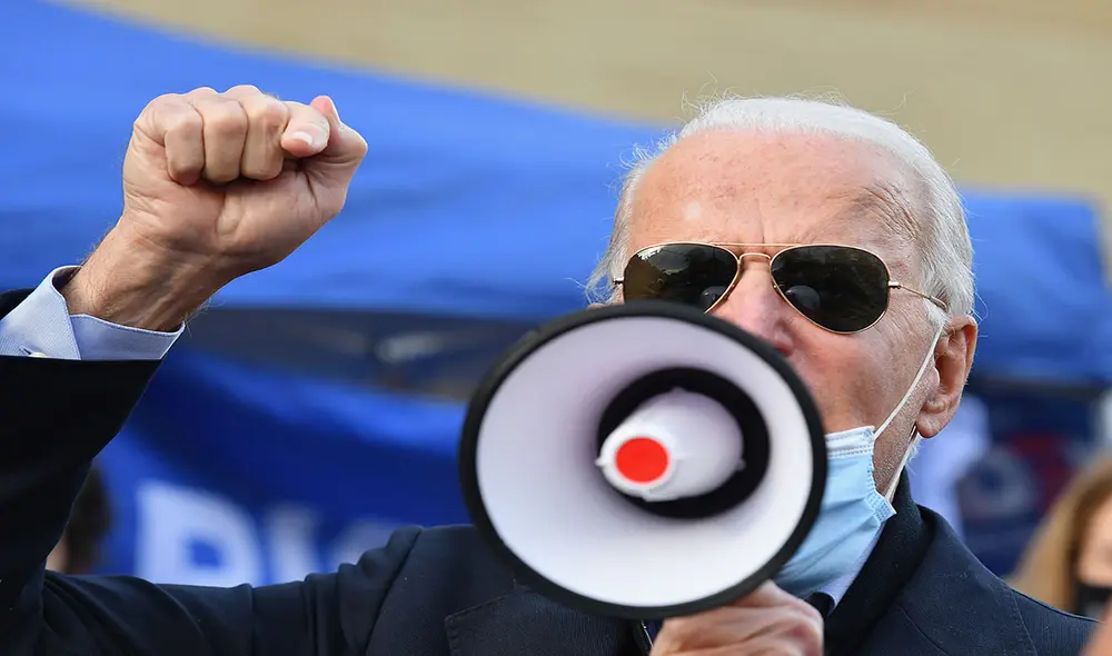 Joe Biden se mantiene a la cabeza de las elecciones en Estados Unidos, pero se trata de una contienda muy reñida, en la cual Donald Trump ya amenazó con acudir a la Corte Suprema. Foto: AFP