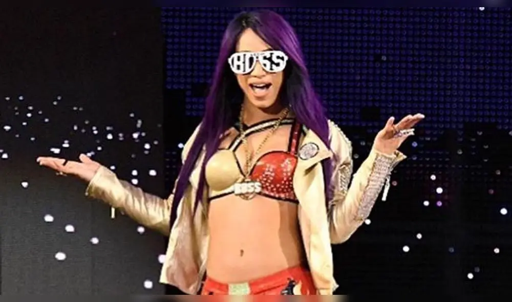 Sasha Banks se quita la peluca para festejar paliza a Natalya [VIDEO]