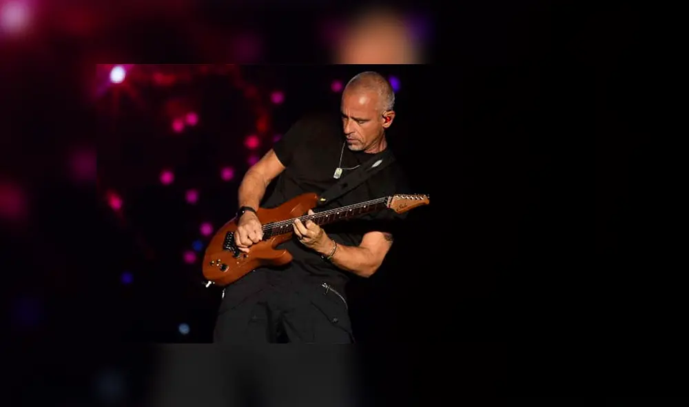 Eros Ramazzotti agrede a fan con un codazo en el aeropuerto de la Ciudad de México [VIDEO]