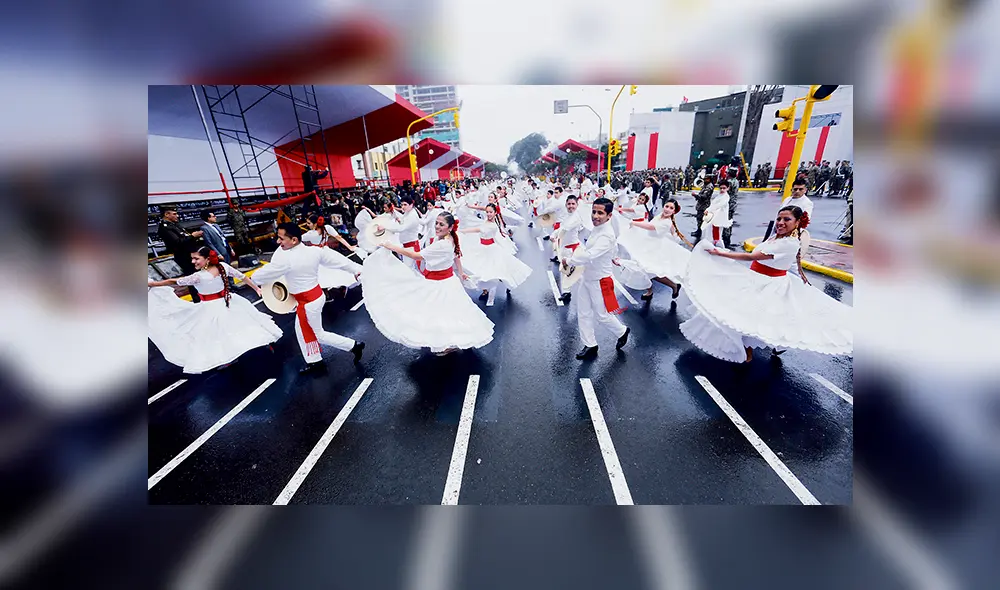 Mañana. Serán más de 700 los artistas que desfilarán frente a las tribunas este lunes. Mañana. Serán más de 700 los artistas que desfilarán frente a las tribunas este lunes.