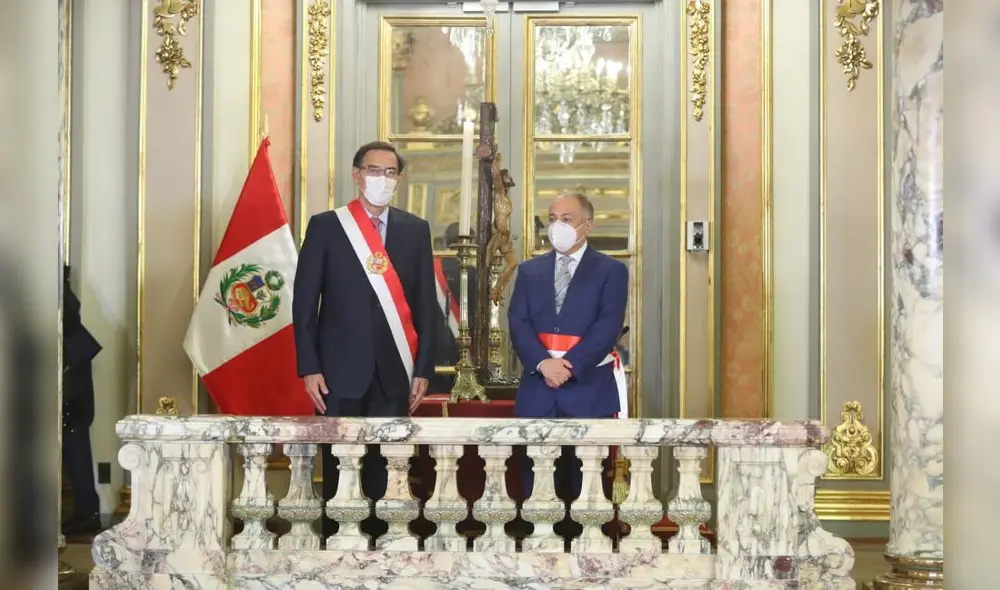 Vizcarra tomó juramento al nuevo gabinete ministerial. Vizcarra tomó juramento al nuevo gabinete ministerial.