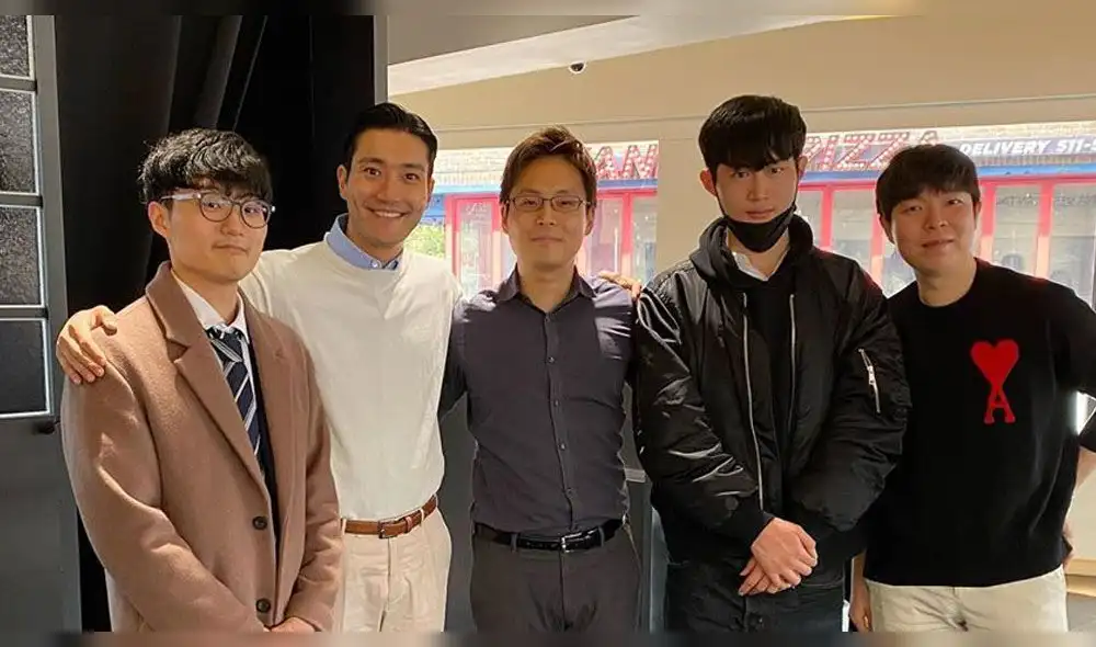 Desliza para ver más fotos de Choi Siwon de SUPER JUNIOR. Desliza para ver más fotos de Choi Siwon de SUPER JUNIOR.