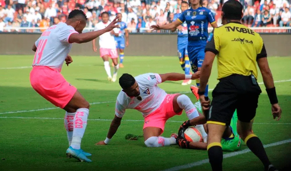 Sigue aquí EN VIVO ONLINE el LDU de Quito vs. Delfín por la final de ida de la Copa Ecuador 2019. | Foto: @LDU_Oficial Sigue aquí EN VIVO ONLINE el LDU de Quito vs. Delfín por la final de ida de la Copa Ecuador 2019. | Foto: @LDU_Oficial