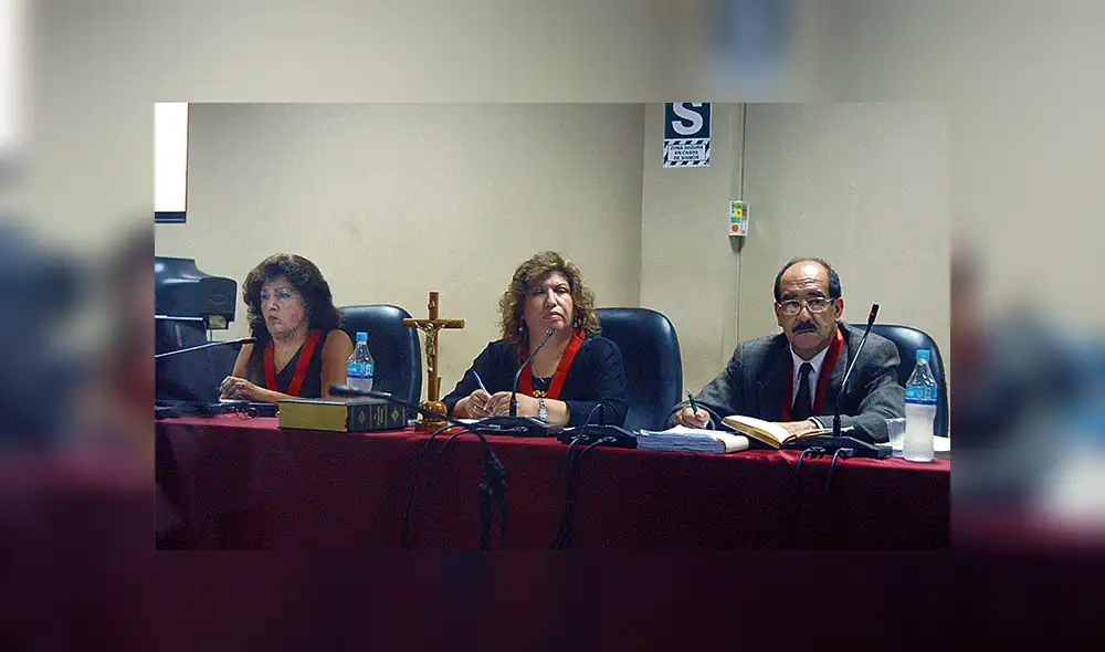 Fallo. Enma Benavides, presidenta de la sala (al centro).