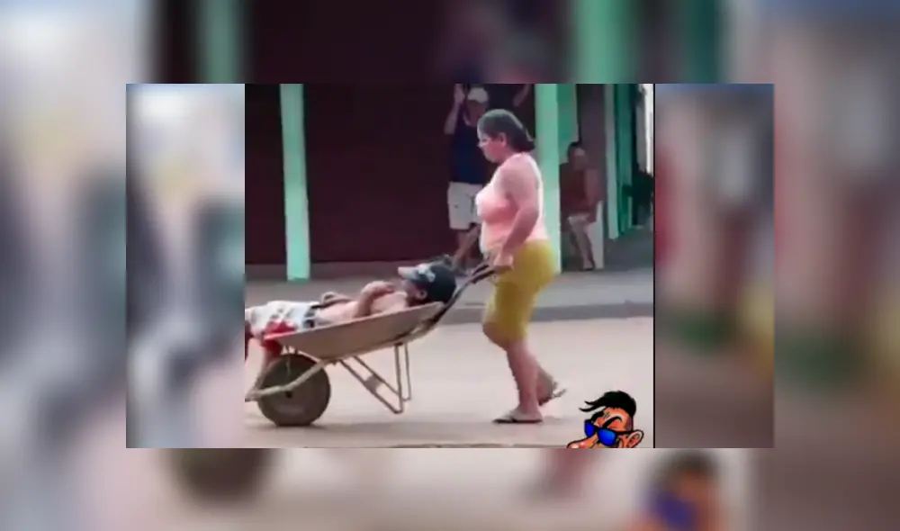 Facebook viral: Critican a ebrio que es llevado por su esposa en carretilla a su casa [VIDEO]