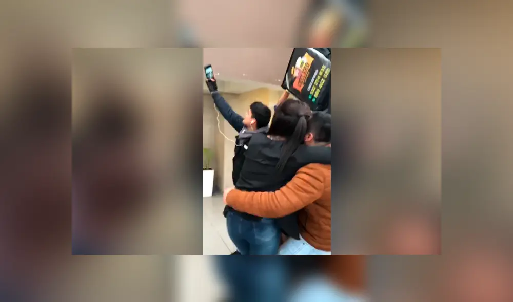 Facebook viral: repartidor peruano llega a fiesta con licor y se une a la celebración