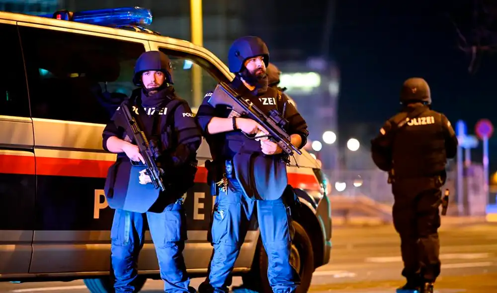De momento, la Policía indicó que hay una persona muerta y varios heridos, entre ellos un agente. Foto: EFE