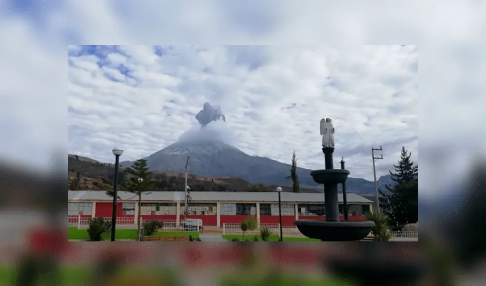 Fotografía de la explosión. Foto: IGP/Twitter