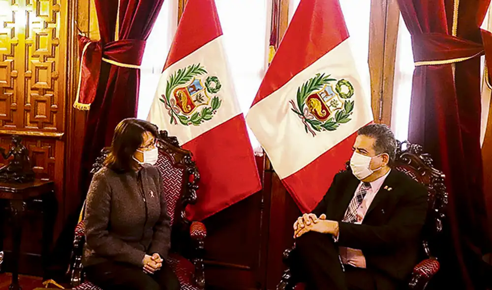 Con Merino. Ministra de Salud demandó unidad nacional en la lucha contra el coronavirus. Foto: Congreso
