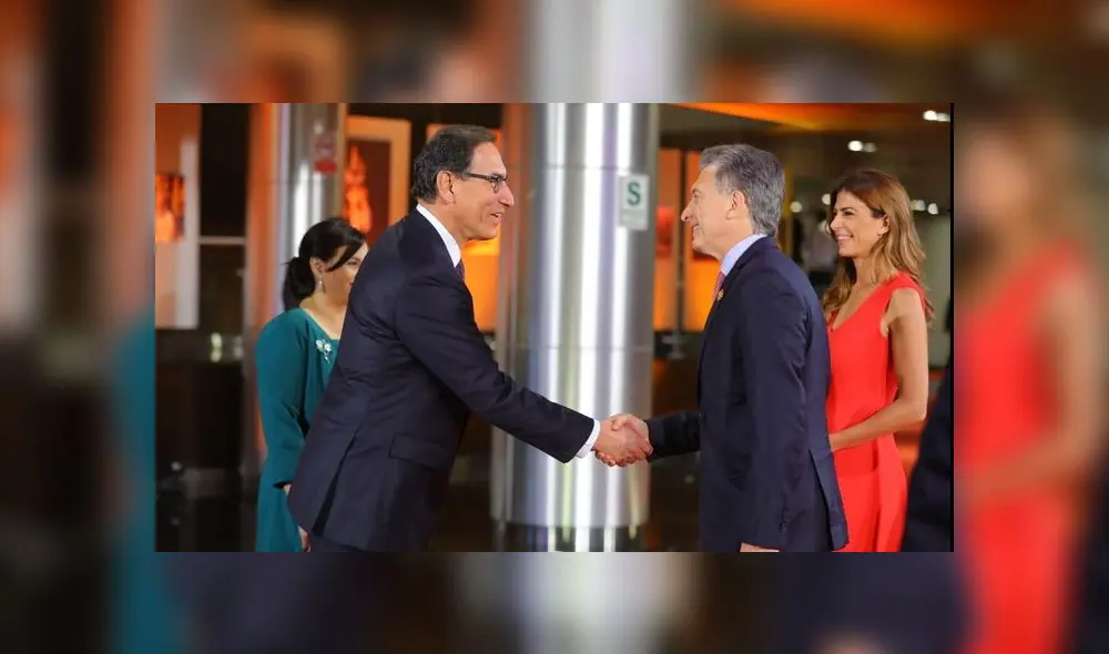 Martín Vizcarra y Mauricio Macri en la VIII Cumbre de Las Américas. Foto: Andina Martín Vizcarra y Mauricio Macri en la VIII Cumbre de Las Américas. Foto: Andina