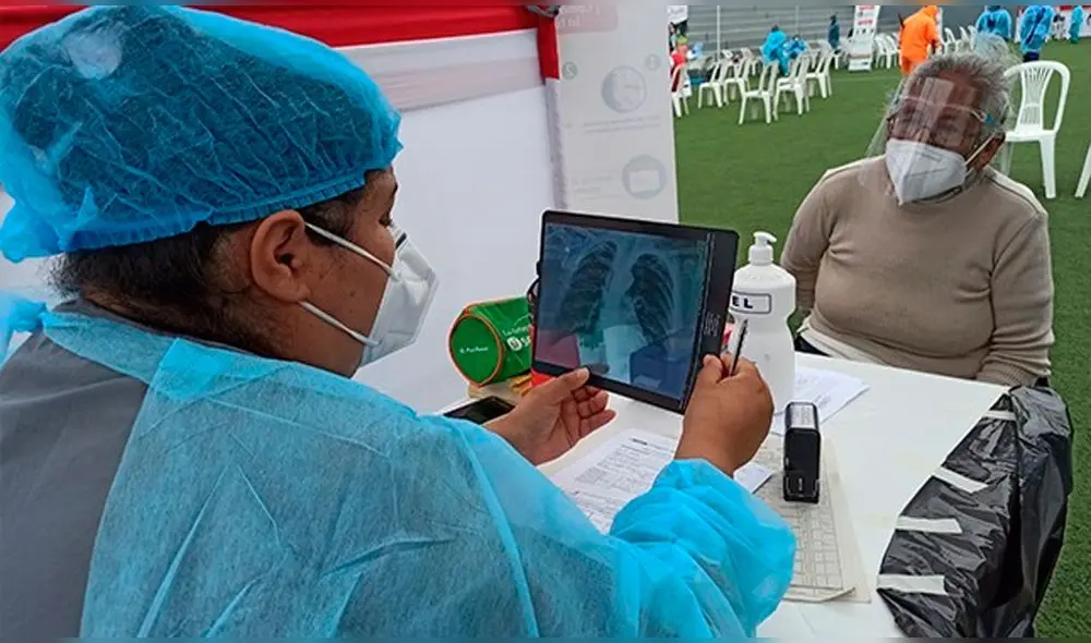 El médico de la Diris Lima Sur recordó que la TBC es una enfemerdad curable. Foto: Andina