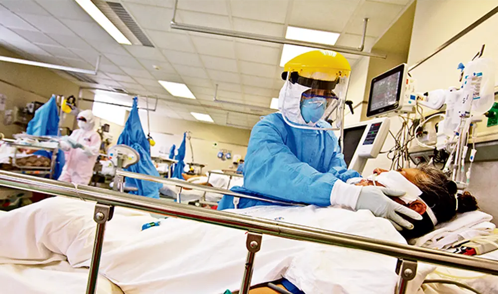 El dato. Prevenir decesos. Especialistas recomiendan intensificar labor de primera atención. Así se evita que pacientes infectados lleguen a UCI. (Foto: John Reyes) El dato. Prevenir decesos. Especialistas recomiendan intensificar labor de primera atención. Así se evita que pacientes infectados lleguen a UCI. (Foto: John Reyes)