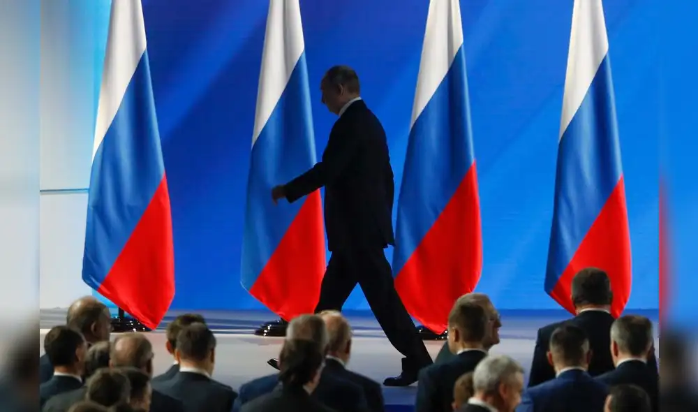 El presidente ruso, Vladimir Putin, se va después de dirigirse a la Asamblea Federal en la sala de exposiciones Manezh en el centro de Moscú el 15 de enero de 2020.