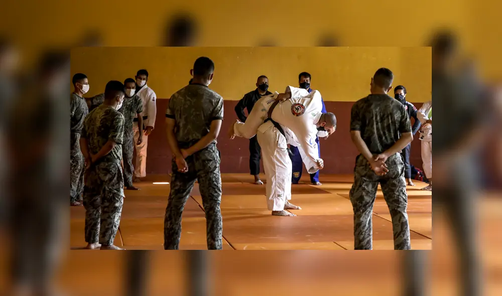 Los militares entrenan en las instalaciones del Regimiento de Caballería “Mariscal Domingo nieto”. Foto: Rodolfo Contreras. Los militares entrenan en las instalaciones del Regimiento de Caballería “Mariscal Domingo nieto”. Foto: Rodolfo Contreras.