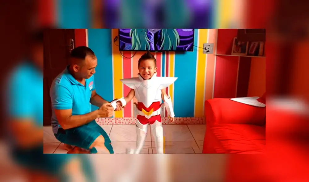 Facebook: Niño cumple el sueño de su padre al disfrazarse de Seiya de Pegaso [VIDEO]