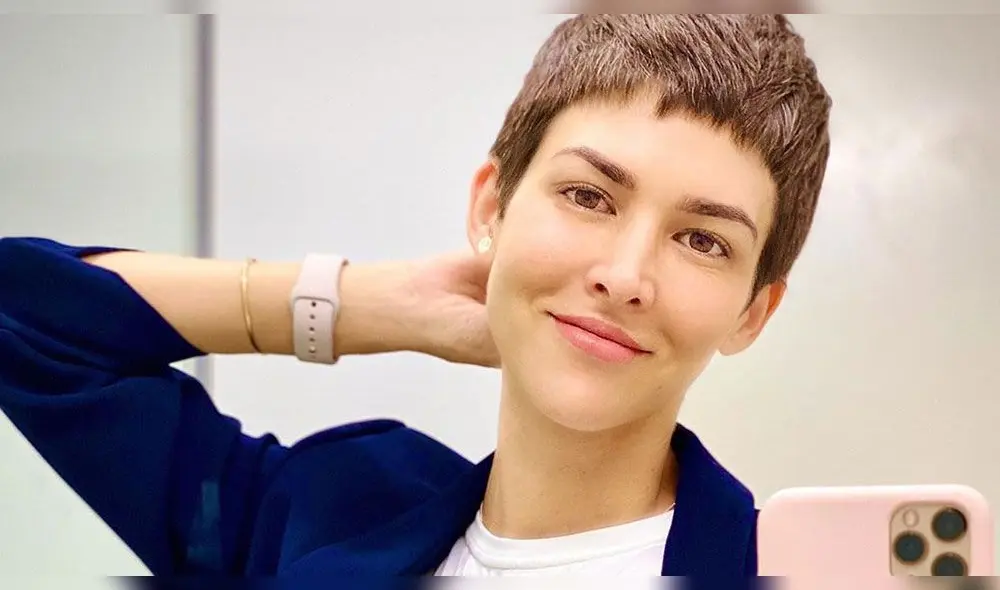 Modelo se rapa el cabello debido a quimioterapias tras padecer cáncer de mama. Modelo se rapa el cabello debido a quimioterapias tras padecer cáncer de mama.