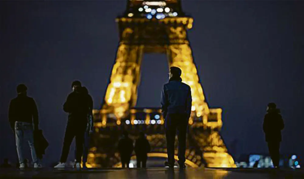 Duración. Tras una noche de fiesta intensa pero acortada, tal vez de despedida de la
vida nocturna para las próximas cuatro semanas que durará el toque de queda como mínimo (tal vez seis). Duración. Tras una noche de fiesta intensa pero acortada, tal vez de despedida de la
vida nocturna para las próximas cuatro semanas que durará el toque de queda como mínimo (tal vez seis).