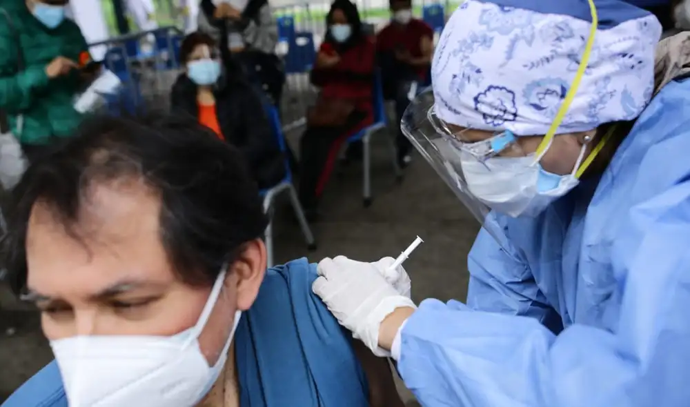 La tercera Vacunatón, la última del Gobierno de Francisco Sagasti, terminó por todo lo alto, pues superó ampliamente su meta de 250.000 vacunados. Foto: John Reyes/La República La tercera Vacunatón, la última del Gobierno de Francisco Sagasti, terminó por todo lo alto, pues superó ampliamente su meta de 250.000 vacunados. Foto: John Reyes/La República