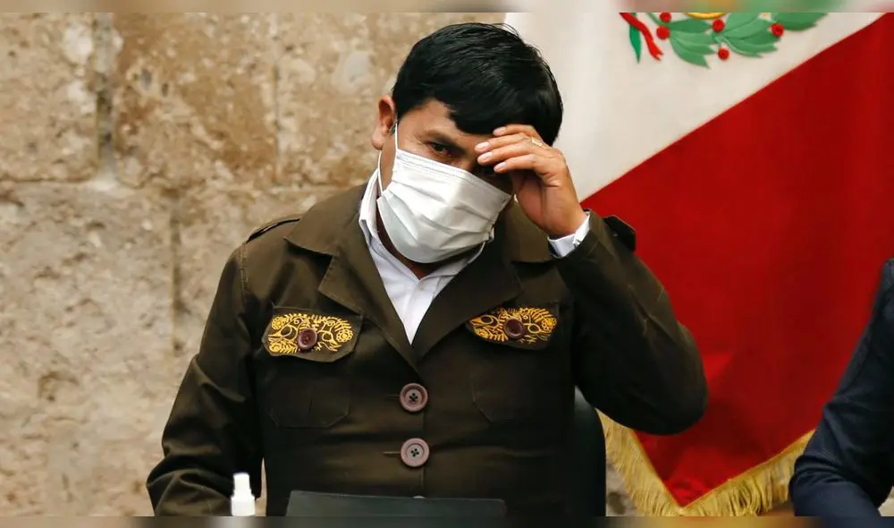 el fallo. Juez considera que Elmer Cáceres no habría cumplido a cabalidad su labor, por lo que dispone su destitución del cargo.