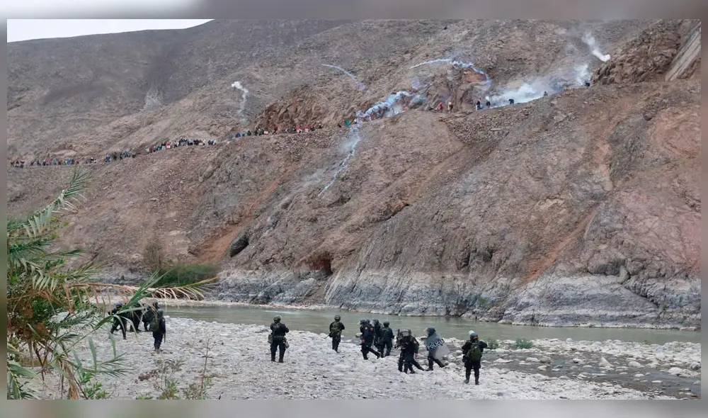 Arequipa. Enfrentamientos en el valle de Tambo dejan como saldo policías heridos y personas detenidas. Arequipa. Enfrentamientos en el valle de Tambo dejan como saldo policías heridos y personas detenidas.