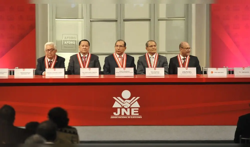 Pleno del Jurado Nacional de Elecciones durante la firma del Pacto Ético entre partidos en las elecciones del 2018. Foto: La República. Pleno del Jurado Nacional de Elecciones durante la firma del Pacto Ético entre partidos en las elecciones del 2018. Foto: La República.