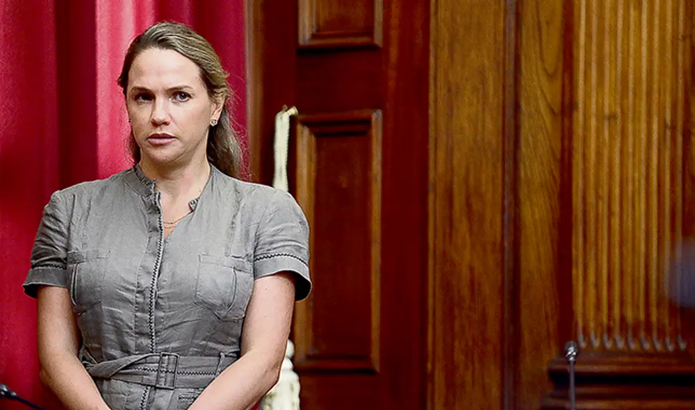 Se hunde. Aprista Luciana León en el peor momento de su carrera: es sindicada como el “brazo político” de una red criminal. Se hunde. Aprista Luciana León en el peor momento de su carrera: es sindicada como el “brazo político” de una red criminal.