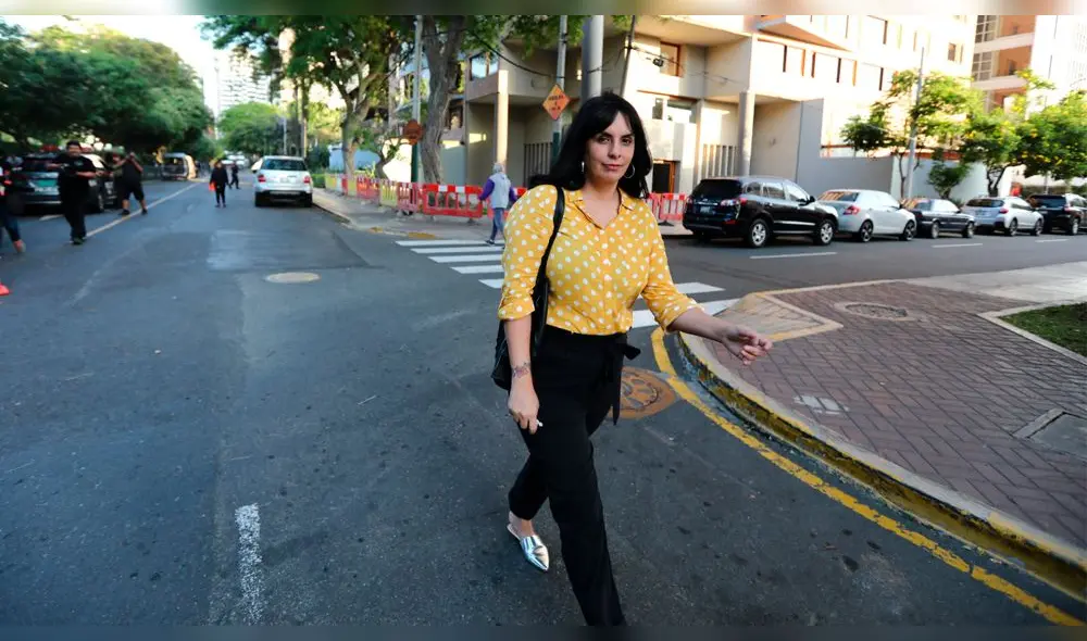 Carla García aparece fumando y deja desafiante mensaje en Instagram [FOTO]