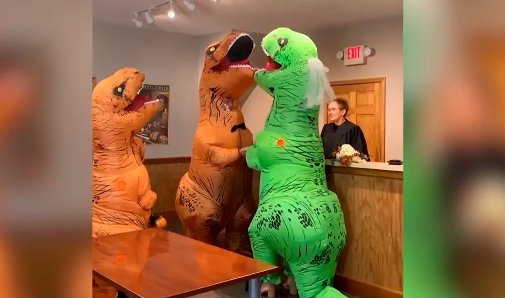 La novia se quitó el disfraz y se llevó una gran sorpresa al ver a su pareja. Foto: Videlo / YouTube